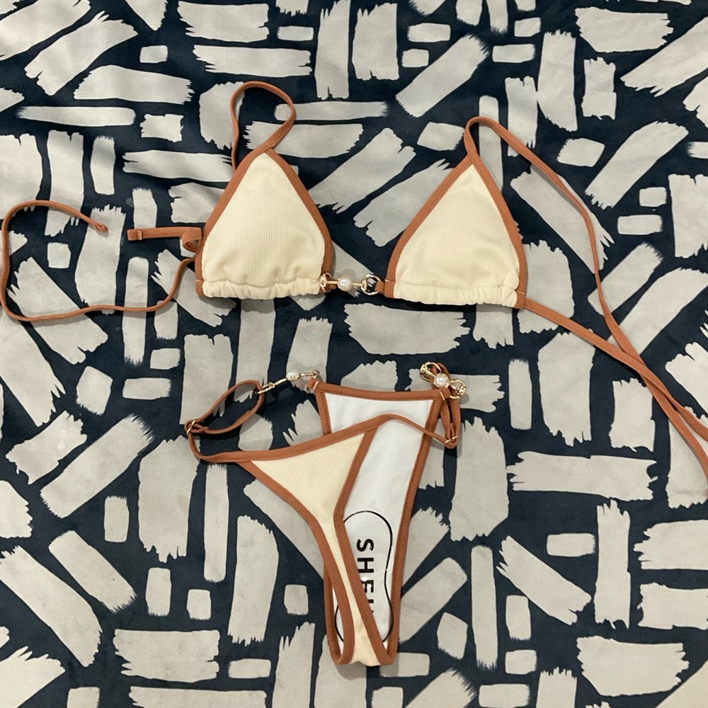 NWT Shein contrast halter binding swimsuit bikini